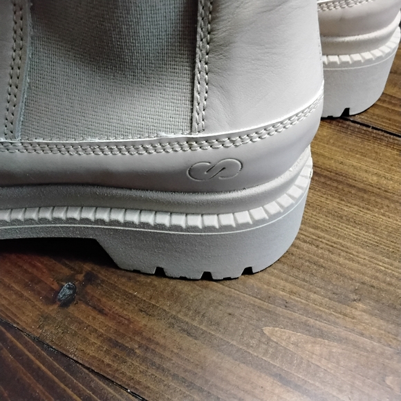 CALIA by Carrie Underwood White Ankle Boots - Picture 3 of 8